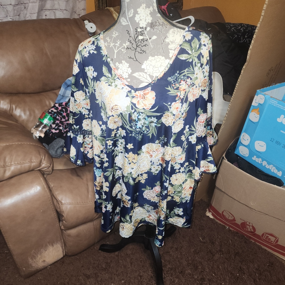 Floral Navy Blouse with Elegant Design